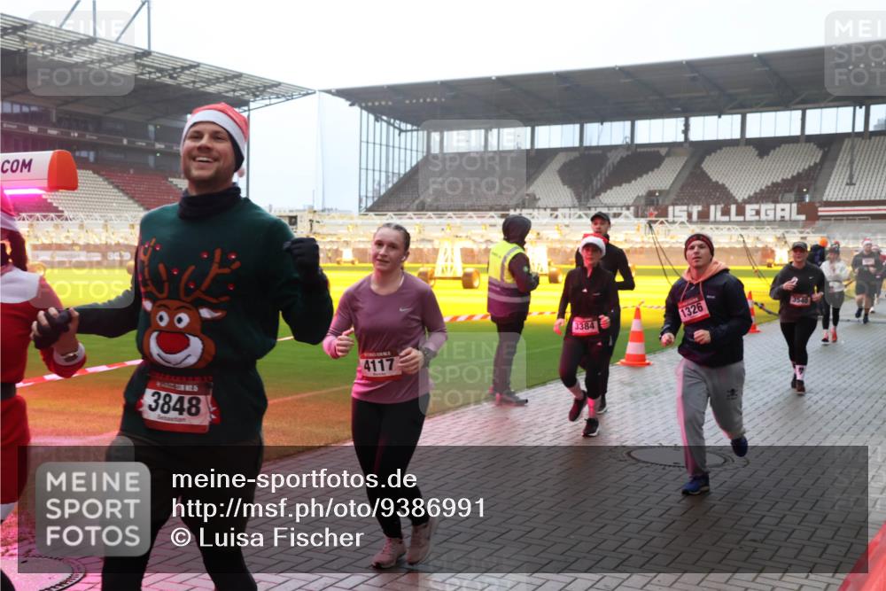 07.12.2025 - St. Pauli X-Mass-Run No. 15 Luisa Fischer http://msf.ph/oto/9386991 07.12.2025 10:21:47 Ziel 3848, 4117, 3384, 1326, 3540, 149, 270, 1326, 1386, 1407, 1898, 1900, 2173, 2565, 2927, 2997, 3062, 3091, 3384, 3540, 3541, 3848, 3849, 3984, 3988, 4117, 4158, 4169, 4170, 4338 meine-sportfotos.de