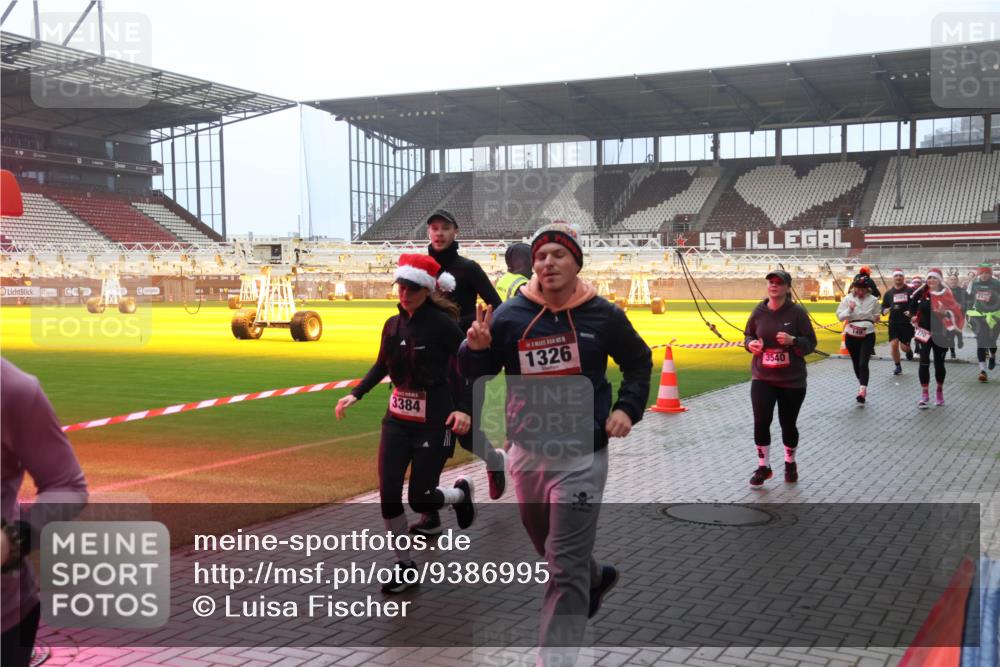 07.12.2025 - St. Pauli X-Mass-Run No. 15 Luisa Fischer http://msf.ph/oto/9386995 07.12.2025 10:21:48 Ziel 3384, 1326, 3540, 309, 149, 270, 1326, 1386, 1407, 1898, 1900, 2173, 2565, 2927, 2997, 3062, 3091, 3384, 3540, 3541, 3848, 3849, 3984, 3988, 4117, 4158, 4169, 4170, 4338 meine-sportfotos.de