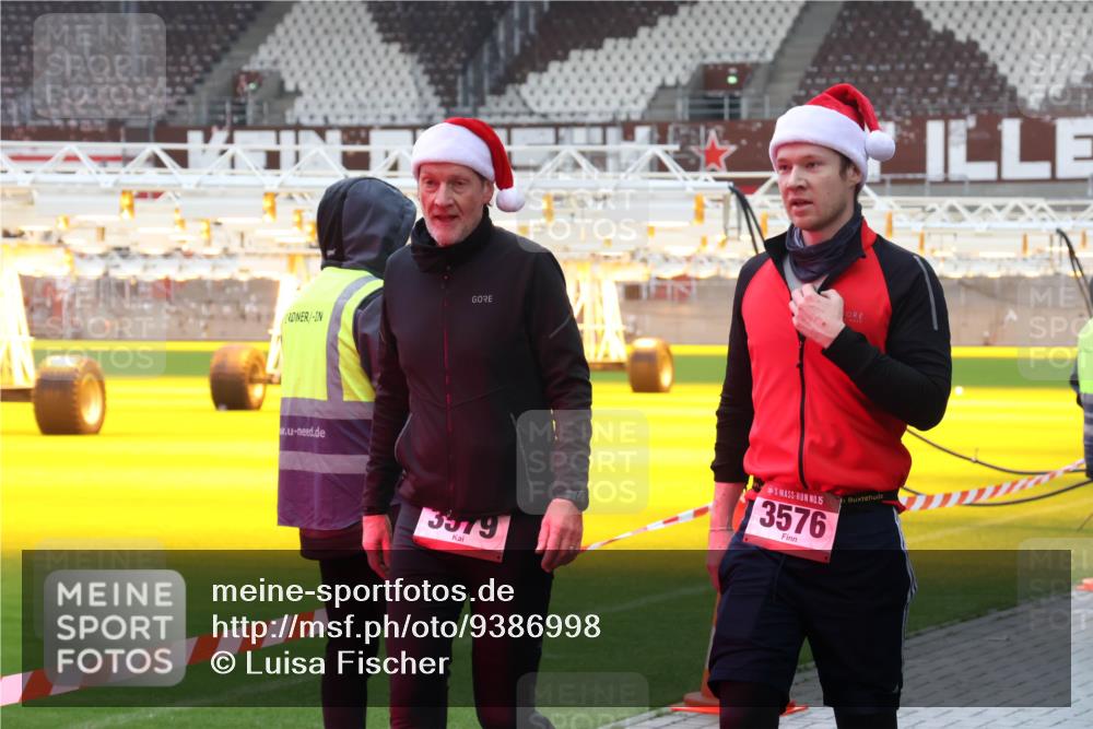07.12.2025 - St. Pauli X-Mass-Run No. 15 Luisa Fischer http://msf.ph/oto/9386998 07.12.2025 11:43:22 Ziel 3579, 15, 3576, 1, 158, 172, 320, 323, 652, 976, 1975, 2230, 2669, 3425, 3435, 3576, 3579, 3621, 3622, 3623, 3625, 3663, 3672, 3827, 3953, 3964, 3965, 4600, 4604, 4606, 4828, 5001, 5002 meine-sportfotos.de