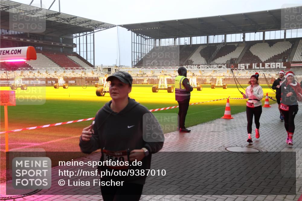 07.12.2025 - St. Pauli X-Mass-Run No. 15 Luisa Fischer http://msf.ph/oto/9387010 07.12.2025 10:21:50 Ziel 3540, 149, 270, 149, 270, 1326, 1386, 1407, 1898, 1900, 2173, 2565, 2927, 2997, 3062, 3091, 3384, 3540, 3541, 3848, 3849, 3984, 3988, 4117, 4158, 4169, 4170, 4338 meine-sportfotos.de