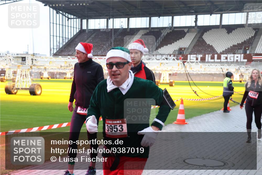 07.12.2025 - St. Pauli X-Mass-Run No. 15 Luisa Fischer http://msf.ph/oto/9387019 07.12.2025 11:43:24 Ziel 357, 3953, 1288, 1, 158, 172, 320, 323, 652, 976, 1975, 2230, 2669, 3425, 3435, 3576, 3579, 3621, 3622, 3623, 3625, 3663, 3672, 3676, 3827, 3953, 3964, 3965, 4604, 4817, 4828, 4842, 5001, 5002 meine-sportfotos.de