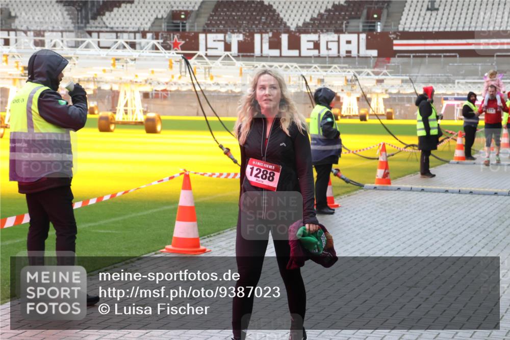 07.12.2025 - St. Pauli X-Mass-Run No. 15 Luisa Fischer http://msf.ph/oto/9387023 07.12.2025 11:43:26 Ziel 15, 1288, 1, 158, 172, 320, 323, 652, 976, 1975, 2230, 2669, 3425, 3435, 3576, 3579, 3621, 3622, 3623, 3625, 3663, 3672, 3676, 3827, 3953, 3964, 3965, 4604, 4817, 4828, 4842, 5001, 5002 meine-sportfotos.de