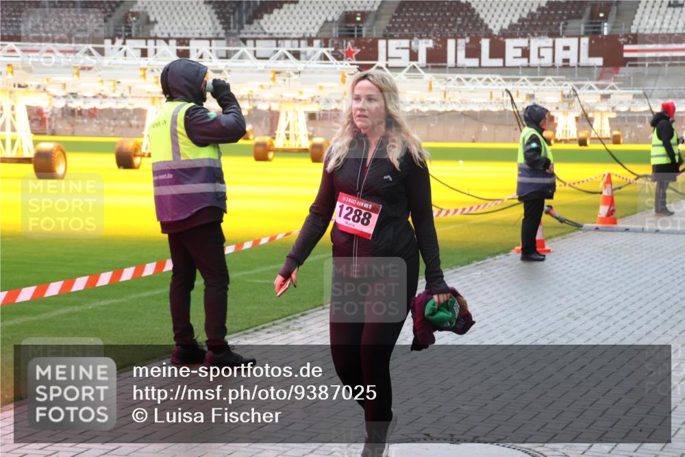 07.12.2025 - St. Pauli X-Mass-Run No. 15 Luisa Fischer http://msf.ph/oto/9387025 07.12.2025 11:43:27 Ziel 15, 1288, 1, 158, 172, 320, 323, 652, 976, 1975, 2230, 2669, 3425, 3435, 3576, 3579, 3621, 3622, 3623, 3625, 3663, 3672, 3676, 3827, 3953, 3964, 3965, 4604, 4817, 4828, 4842, 5001, 5002 meine-sportfotos.de