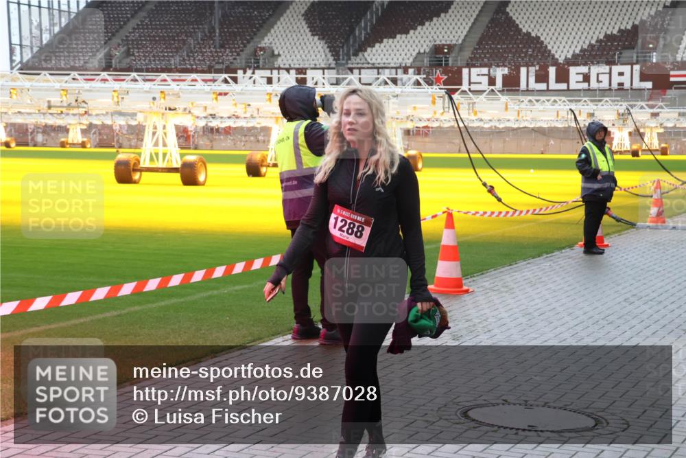 07.12.2025 - St. Pauli X-Mass-Run No. 15 Luisa Fischer http://msf.ph/oto/9387028 07.12.2025 11:43:27 Ziel 15, 1288, 1, 158, 172, 320, 323, 652, 976, 1975, 2230, 2669, 3425, 3435, 3576, 3579, 3621, 3622, 3623, 3625, 3663, 3672, 3676, 3827, 3953, 3964, 3965, 4604, 4817, 4828, 4842, 5001, 5002 meine-sportfotos.de