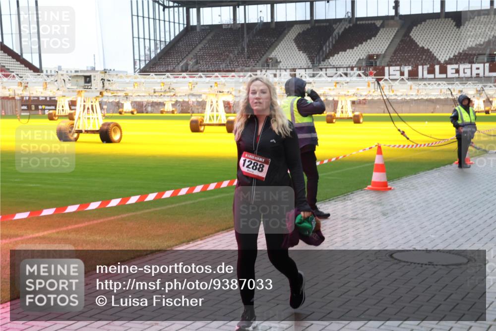 07.12.2025 - St. Pauli X-Mass-Run No. 15 Luisa Fischer http://msf.ph/oto/9387033 07.12.2025 11:43:28 Ziel 1288, 1, 1, 158, 172, 320, 323, 652, 976, 1975, 2230, 2669, 3425, 3435, 3576, 3579, 3621, 3622, 3623, 3625, 3663, 3672, 3676, 3827, 3953, 3964, 3965, 4604, 4817, 4828, 4842, 5001, 5002 meine-sportfotos.de