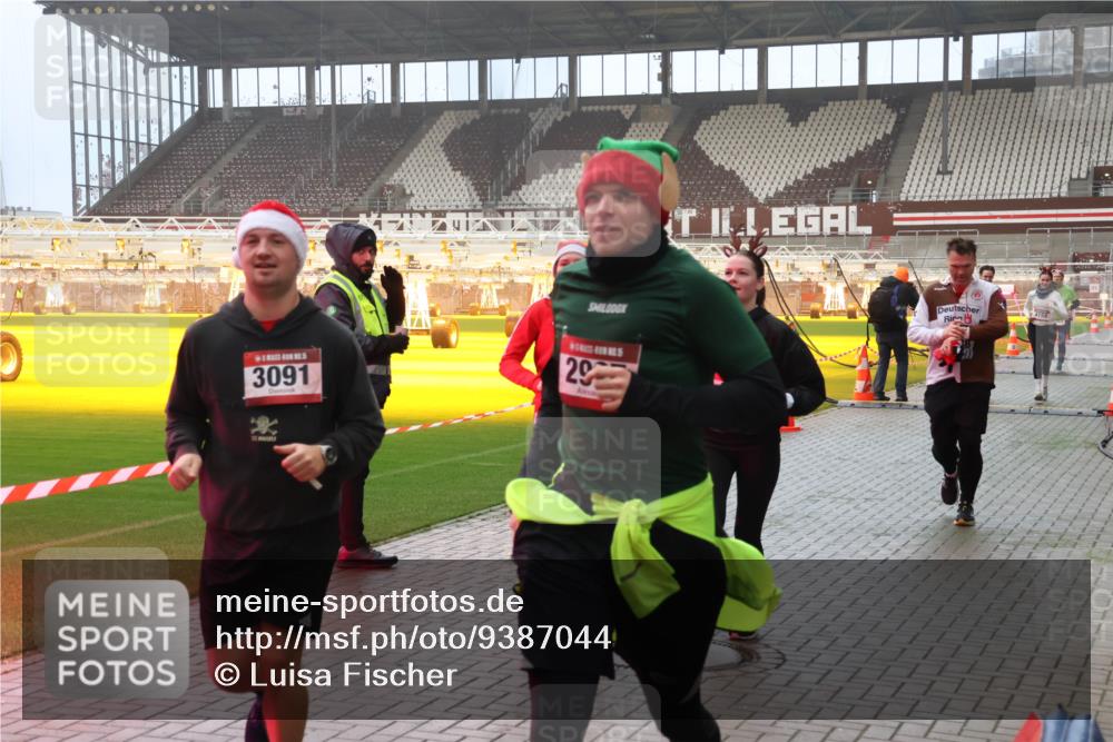 07.12.2025 - St. Pauli X-Mass-Run No. 15 Luisa Fischer http://msf.ph/oto/9387044 07.12.2025 10:21:53 Ziel 3091, 29, 4158, 149, 270, 1326, 1386, 1407, 1898, 1900, 2173, 2565, 2927, 2997, 3062, 3091, 3384, 3540, 3541, 3848, 3849, 3984, 3988, 4117, 4158, 4169, 4170, 4338 meine-sportfotos.de