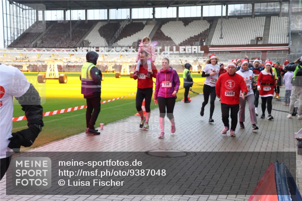 07.12.2025 - St. Pauli X-Mass-Run No. 15 Luisa Fischer http://msf.ph/oto/9387048 07.12.2025 11:43:42 Ziel 158, 4847, 2669, 1975, 1, 364, 652, 1713, 1975, 2206, 2208, 2230, 2669, 3423, 3434, 3576, 3579, 3621, 3622, 3623, 3625, 3654, 3663, 3672, 3676, 3827, 3917, 3953, 4604, 4817, 4828, 4842, 5001, 5002 meine-sportfotos.de