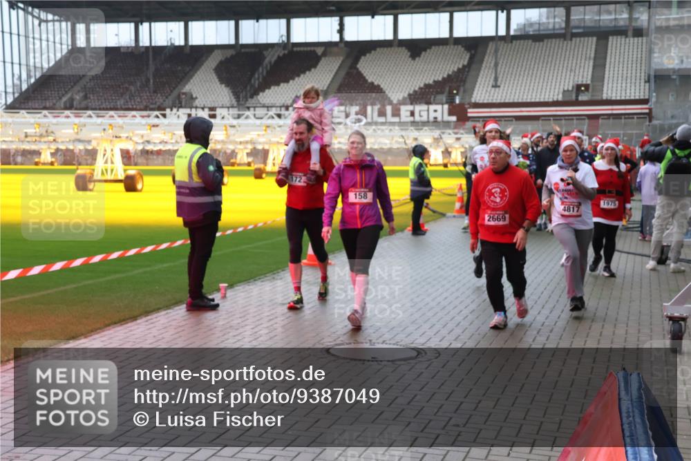 07.12.2025 - St. Pauli X-Mass-Run No. 15 Luisa Fischer http://msf.ph/oto/9387049 07.12.2025 11:43:42 Ziel 172, 158, 1975, 4817, 2669, 1, 364, 652, 1713, 1975, 2206, 2208, 2230, 2669, 3423, 3434, 3576, 3579, 3621, 3622, 3623, 3625, 3654, 3663, 3672, 3676, 3827, 3917, 3953, 4604, 4817, 4828, 4842, 5001, 5002 meine-sportfotos.de