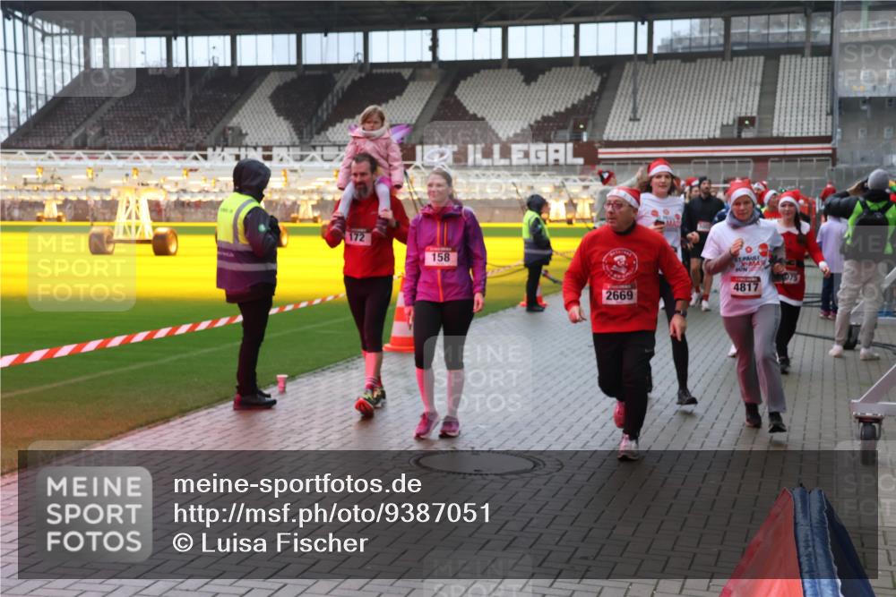 07.12.2025 - St. Pauli X-Mass-Run No. 15 Luisa Fischer http://msf.ph/oto/9387051 07.12.2025 11:43:43 Ziel 172, 158, 2669, 4817, 975, 1, 364, 652, 1713, 1975, 2206, 2208, 2230, 2669, 3423, 3434, 3576, 3579, 3621, 3622, 3623, 3625, 3654, 3663, 3672, 3676, 3827, 3917, 3953, 4604, 4817, 4828, 4842, 5001, 5002 meine-sportfotos.de