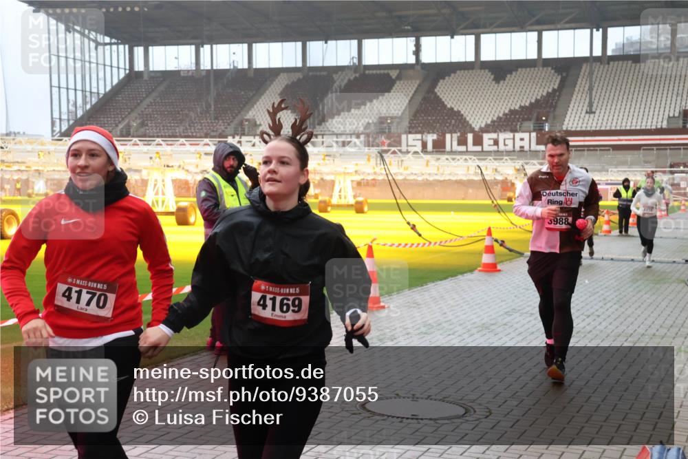 07.12.2025 - St. Pauli X-Mass-Run No. 15 Luisa Fischer http://msf.ph/oto/9387055 07.12.2025 10:21:55 Ziel 15, 4170, 15, 4169, 1, 3988, 4158, 149, 270, 1326, 1386, 1407, 1898, 1900, 2173, 2565, 2927, 2997, 3062, 3091, 3384, 3540, 3541, 3848, 3849, 3984, 3988, 4117, 4158, 4169, 4170, 4338 meine-sportfotos.de