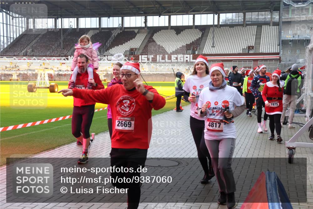 07.12.2025 - St. Pauli X-Mass-Run No. 15 Luisa Fischer http://msf.ph/oto/9387060 07.12.2025 11:43:44 Ziel 5002, 5, 2669, 5, 4817, 1975, 1, 364, 652, 1713, 1975, 2206, 2208, 2230, 2669, 3423, 3434, 3579, 3621, 3622, 3623, 3625, 3654, 3663, 3676, 3827, 3917, 3953, 4603, 4604, 4817, 4828, 4842, 5001, 5002 meine-sportfotos.de