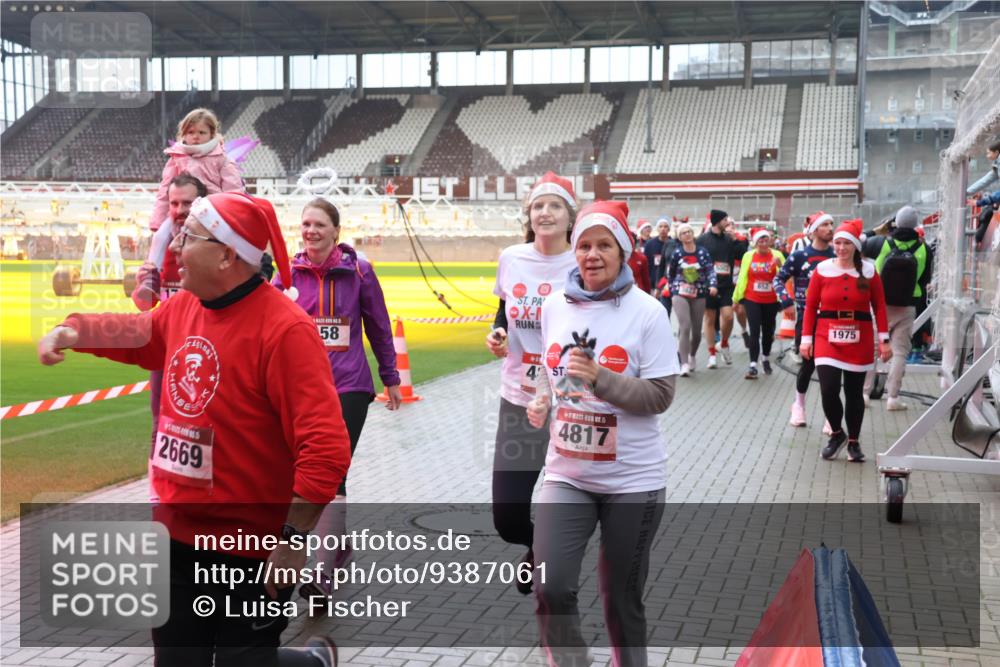 07.12.2025 - St. Pauli X-Mass-Run No. 15 Luisa Fischer http://msf.ph/oto/9387061 07.12.2025 11:43:44 Ziel 2669, 58, 1, 4, 15, 4817, 1975, 1, 364, 652, 1713, 1975, 2206, 2208, 2230, 2669, 3423, 3434, 3579, 3621, 3622, 3623, 3625, 3654, 3663, 3676, 3827, 3917, 3953, 4603, 4604, 4817, 4828, 4842, 5001, 5002 meine-sportfotos.de