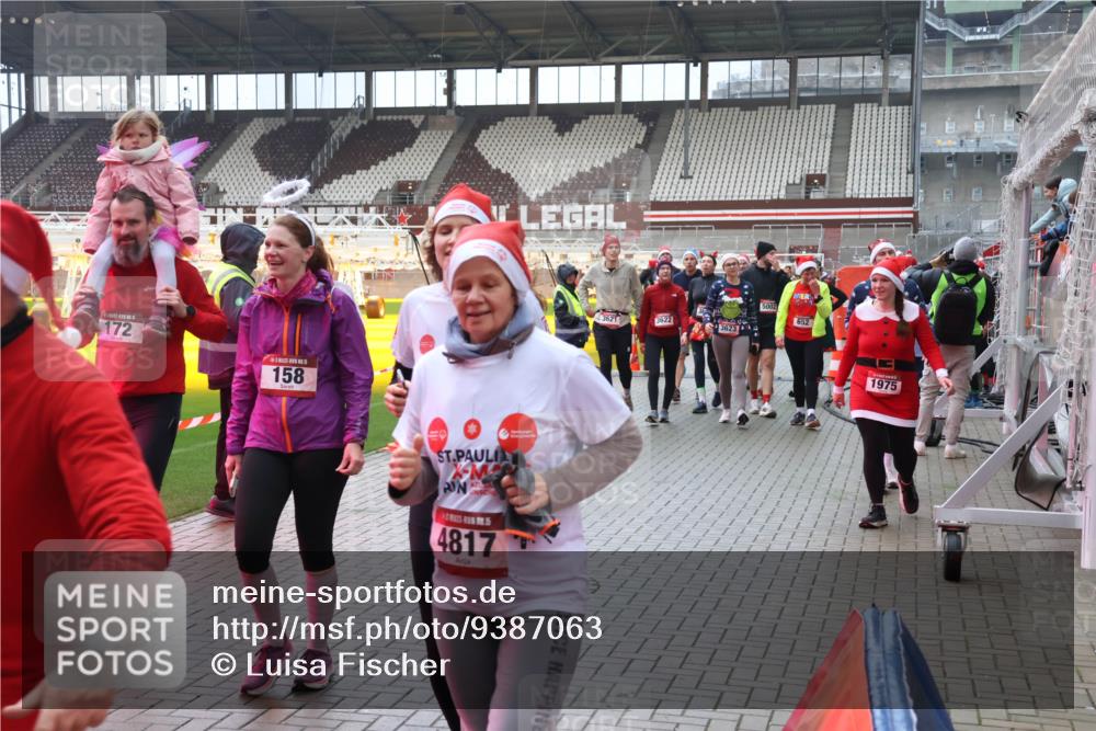 07.12.2025 - St. Pauli X-Mass-Run No. 15 Luisa Fischer http://msf.ph/oto/9387063 07.12.2025 11:43:45 Ziel 172, 158, 4817, 652, 3621, 3622, 3623, 1975, 1, 364, 652, 1713, 1975, 2206, 2208, 2230, 2669, 3423, 3434, 3621, 3622, 3623, 3625, 3654, 3663, 3676, 3827, 3917, 3953, 4603, 4604, 4817, 4828, 4842, 5001, 5002 meine-sportfotos.de