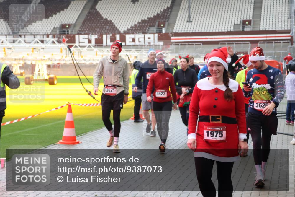 07.12.2025 - St. Pauli X-Mass-Run No. 15 Luisa Fischer http://msf.ph/oto/9387073 07.12.2025 11:43:47 Ziel 3621, 46, 3622, 15, 1975, 5, 3625, 1, 364, 652, 1713, 2206, 2208, 2230, 2669, 3423, 3434, 3621, 3622, 3623, 3625, 3654, 3663, 3676, 3827, 3917, 3953, 4603, 4604, 4817, 4828, 4842, 5001, 5002 meine-sportfotos.de