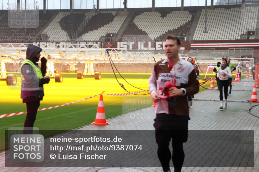 07.12.2025 - St. Pauli X-Mass-Run No. 15 Luisa Fischer http://msf.ph/oto/9387074 07.12.2025 10:21:56 Ziel 4158, 149, 270, 1326, 1386, 1407, 1898, 1900, 2173, 2565, 2927, 2997, 3062, 3091, 3384, 3540, 3541, 3848, 3849, 3984, 3988, 4117, 4158, 4169, 4170, 4338 meine-sportfotos.de