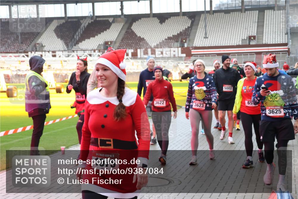07.12.2025 - St. Pauli X-Mass-Run No. 15 Luisa Fischer http://msf.ph/oto/9387084 07.12.2025 11:43:49 Ziel 3676, 3622, 3623, 15, 1975, 5002, 65, 3625, 1, 364, 1713, 2206, 2208, 2230, 2669, 2971, 3423, 3434, 3447, 3621, 3622, 3623, 3625, 3654, 3676, 3827, 3917, 4603, 4604, 4817, 4828, 4842, 5001, 5002 meine-sportfotos.de