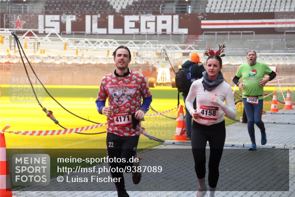 07.12.2025 - St. Pauli X-Mass-Run No. 15 Luisa Fischer http://msf.ph/oto/9387089 07.12.2025 10:21:58 Ziel 22, 15, 4171, 5, 4158, 3062, 149, 270, 1326, 1386, 1407, 1898, 1900, 2173, 2565, 2927, 2944, 2997, 3062, 3091, 3384, 3540, 3541, 3848, 3849, 3984, 3988, 4117, 4158, 4169, 4170, 4338 meine-sportfotos.de