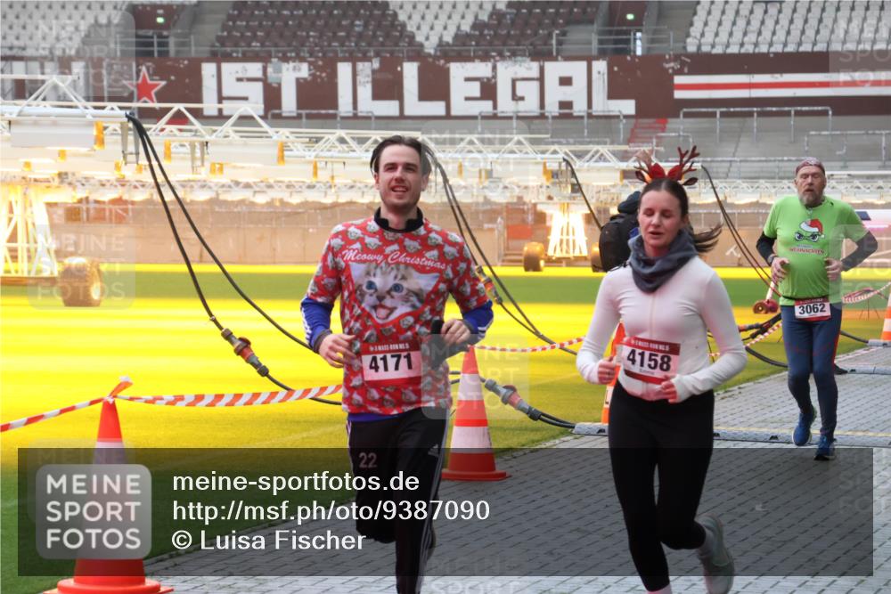 07.12.2025 - St. Pauli X-Mass-Run No. 15 Luisa Fischer http://msf.ph/oto/9387090 07.12.2025 10:21:58 Ziel 4171, 22, 4158, 3062, 149, 270, 1326, 1386, 1407, 1898, 1900, 2173, 2565, 2927, 2944, 2997, 3062, 3091, 3384, 3540, 3541, 3848, 3849, 3984, 3988, 4117, 4158, 4169, 4170, 4338 meine-sportfotos.de