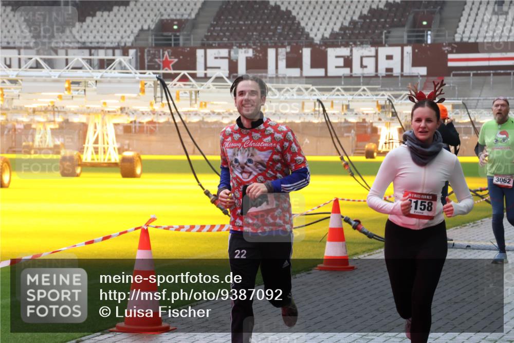 07.12.2025 - St. Pauli X-Mass-Run No. 15 Luisa Fischer http://msf.ph/oto/9387092 07.12.2025 10:21:59 Ziel 22, 22, 5, 158, 3062, 149, 270, 1326, 1386, 1407, 1898, 1900, 2173, 2565, 2927, 2944, 2997, 3062, 3091, 3384, 3540, 3541, 3848, 3849, 3984, 3988, 4117, 4158, 4169, 4170, 4338 meine-sportfotos.de