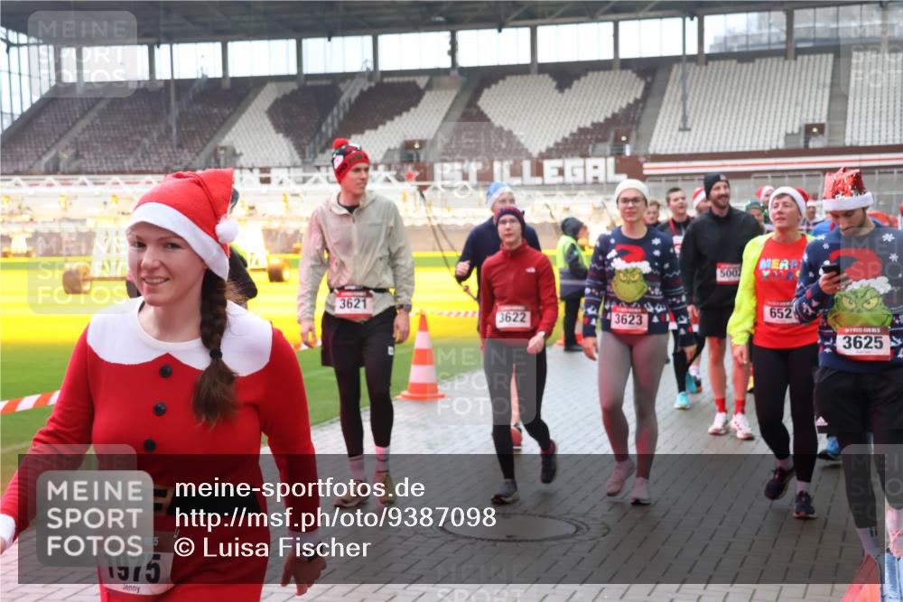 07.12.2025 - St. Pauli X-Mass-Run No. 15 Luisa Fischer http://msf.ph/oto/9387098 07.12.2025 11:43:50 Ziel 15, 1975, 3621, 3622, 3623, 5007, 652, 3625, 1, 364, 1713, 2206, 2208, 2230, 2669, 2971, 3423, 3434, 3447, 3621, 3622, 3623, 3625, 3654, 3676, 3827, 3917, 4603, 4604, 4817, 4828, 4842, 5001, 5002 meine-sportfotos.de
