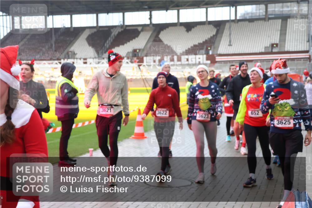 07.12.2025 - St. Pauli X-Mass-Run No. 15 Luisa Fischer http://msf.ph/oto/9387099 07.12.2025 11:43:50 Ziel 652, 3621, 3622, 43623, 3625, 1, 364, 1713, 2206, 2208, 2230, 2669, 2971, 3423, 3434, 3447, 3621, 3622, 3623, 3625, 3654, 3676, 3827, 3917, 4603, 4604, 4817, 4828, 4842, 5001, 5002 meine-sportfotos.de