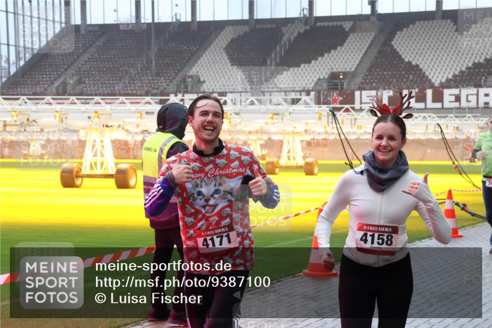 07.12.2025 - St. Pauli X-Mass-Run No. 15 Luisa Fischer http://msf.ph/oto/9387100 07.12.2025 10:22:00 Ziel 15, 4171, 5, 4158, 22, 22, 30, 149, 270, 1326, 1386, 1407, 1898, 1900, 2173, 2565, 2927, 2944, 2997, 3062, 3091, 3384, 3540, 3541, 3848, 3849, 3984, 3988, 4117, 4158, 4169, 4170, 4338 meine-sportfotos.de