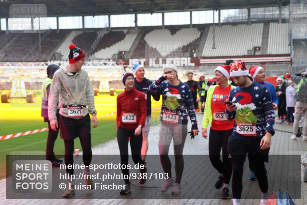 07.12.2025 - St. Pauli X-Mass-Run No. 15 Luisa Fischer http://msf.ph/oto/9387103 07.12.2025 11:43:51 Ziel 3621, 3622, 3623, 652, 3625, 1, 71, 364, 1713, 2206, 2208, 2230, 2669, 2971, 3423, 3434, 3447, 3621, 3622, 3623, 3625, 3654, 3676, 3827, 3917, 4603, 4604, 4817, 4828, 4842, 5001, 5002 meine-sportfotos.de