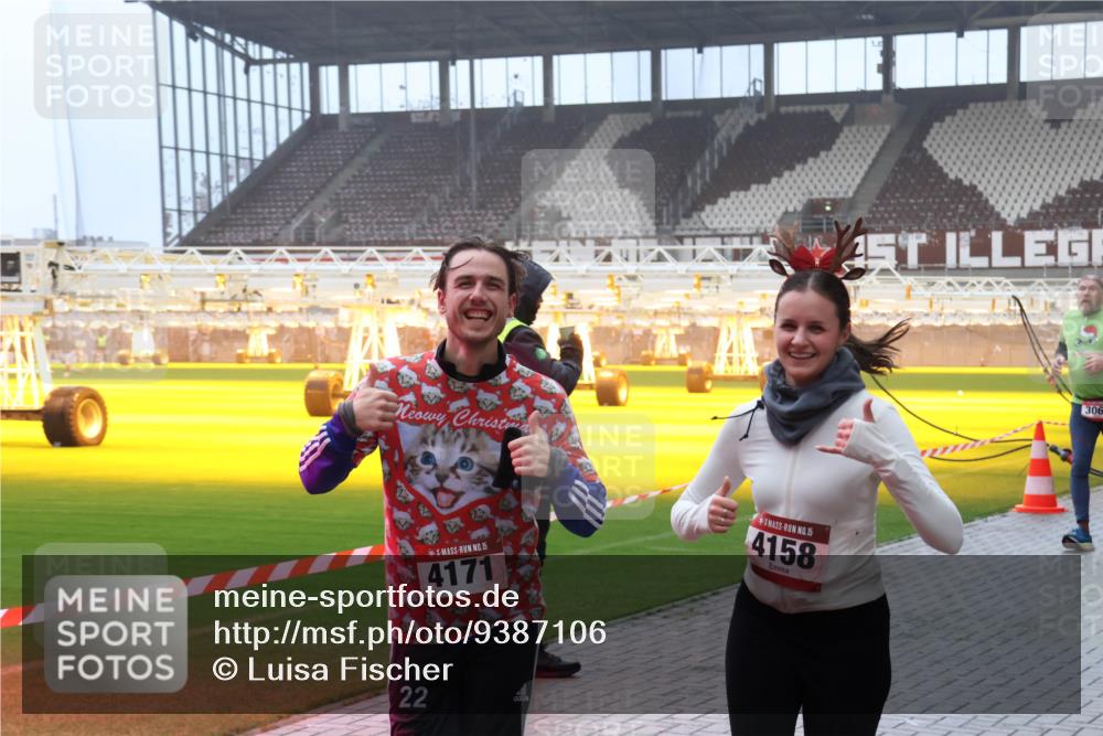 07.12.2025 - St. Pauli X-Mass-Run No. 15 Luisa Fischer http://msf.ph/oto/9387106 07.12.2025 10:22:01 Ziel 15, 4171, 15, 4158, 22, 306, 149, 270, 1326, 1386, 1407, 1898, 1900, 2173, 2565, 2927, 2944, 2945, 2997, 3062, 3091, 3384, 3540, 3541, 3848, 3849, 3984, 3988, 4117, 4158, 4169, 4170, 4338 meine-sportfotos.de
