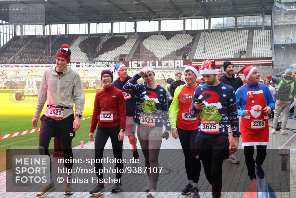 07.12.2025 - St. Pauli X-Mass-Run No. 15 Luisa Fischer http://msf.ph/oto/9387107 07.12.2025 11:43:52 Ziel 04, 3621, 3622, 3623, 65, 3625, 2206, 1, 71, 364, 1713, 2206, 2208, 2230, 2669, 2971, 3423, 3434, 3447, 3621, 3622, 3623, 3625, 3654, 3676, 3827, 3917, 4603, 4604, 4817, 4828, 4842, 5001, 5002 meine-sportfotos.de