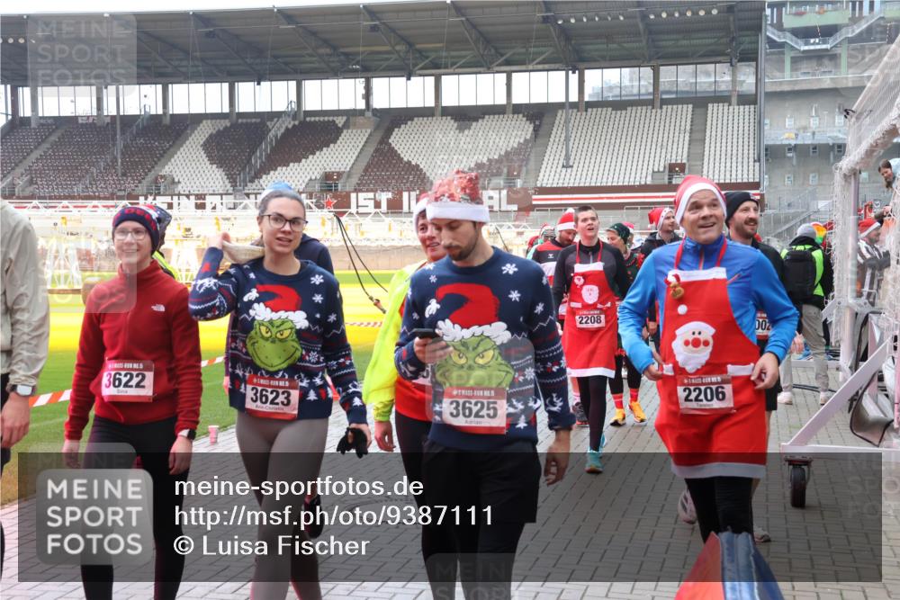 07.12.2025 - St. Pauli X-Mass-Run No. 15 Luisa Fischer http://msf.ph/oto/9387111 07.12.2025 11:43:53 Ziel 1, 15, 3622, 15, 3623, 15, 3625, 2208, 1, 15, 2206, 002, 1, 71, 364, 1713, 2084, 2206, 2208, 2230, 2669, 2971, 3423, 3434, 3447, 3621, 3622, 3623, 3625, 3654, 3676, 3827, 3917, 4603, 4604, 4817, 4828, 4842, 5001, 5002 meine-sportfotos.de