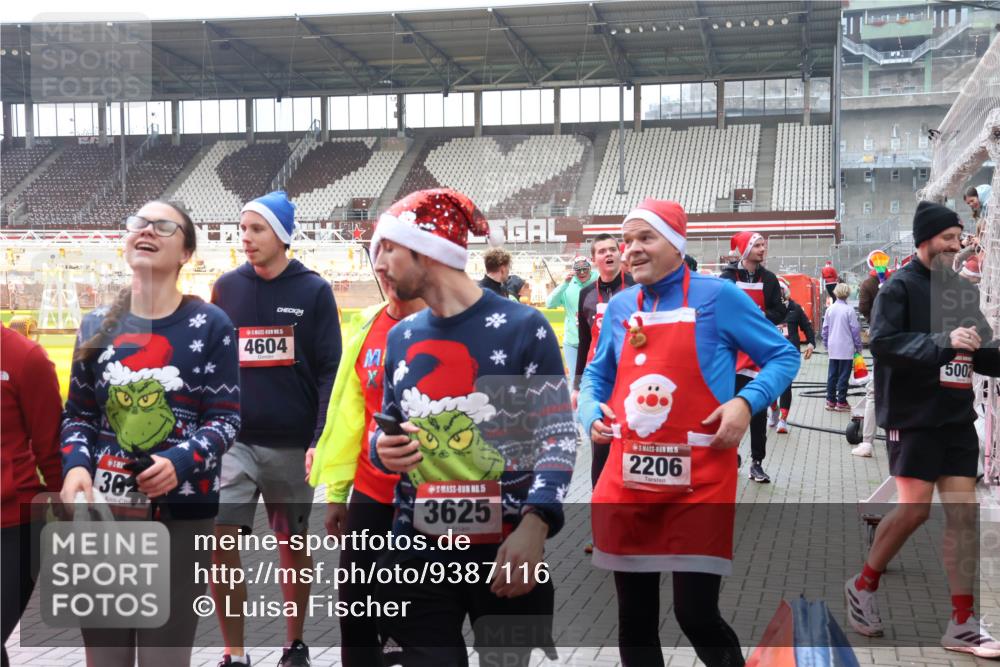 07.12.2025 - St. Pauli X-Mass-Run No. 15 Luisa Fischer http://msf.ph/oto/9387116 07.12.2025 11:43:53 Ziel 36, 5, 4604, 15, 3625, 15, 2206, 5002, 1, 71, 364, 1713, 2084, 2206, 2208, 2230, 2669, 2971, 3423, 3434, 3447, 3621, 3622, 3623, 3625, 3654, 3676, 3827, 3917, 4603, 4604, 4817, 4828, 4842, 5001, 5002 meine-sportfotos.de