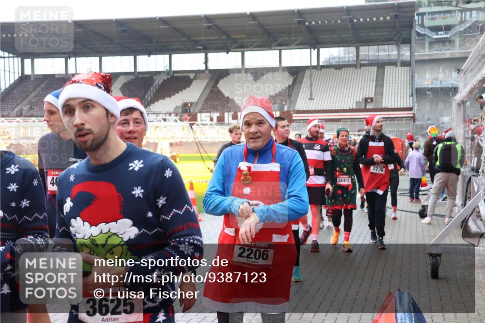 07.12.2025 - St. Pauli X-Mass-Run No. 15 Luisa Fischer http://msf.ph/oto/9387123 07.12.2025 11:43:54 Ziel 40, 3625, 15, 2206, 5001, 2230, 1, 71, 364, 1713, 2084, 2206, 2208, 2230, 2669, 2971, 3423, 3434, 3447, 3465, 3466, 3467, 3621, 3622, 3623, 3625, 3654, 3676, 3827, 3917, 4603, 4604, 4817, 4828, 4842, 5001, 5002 meine-sportfotos.de