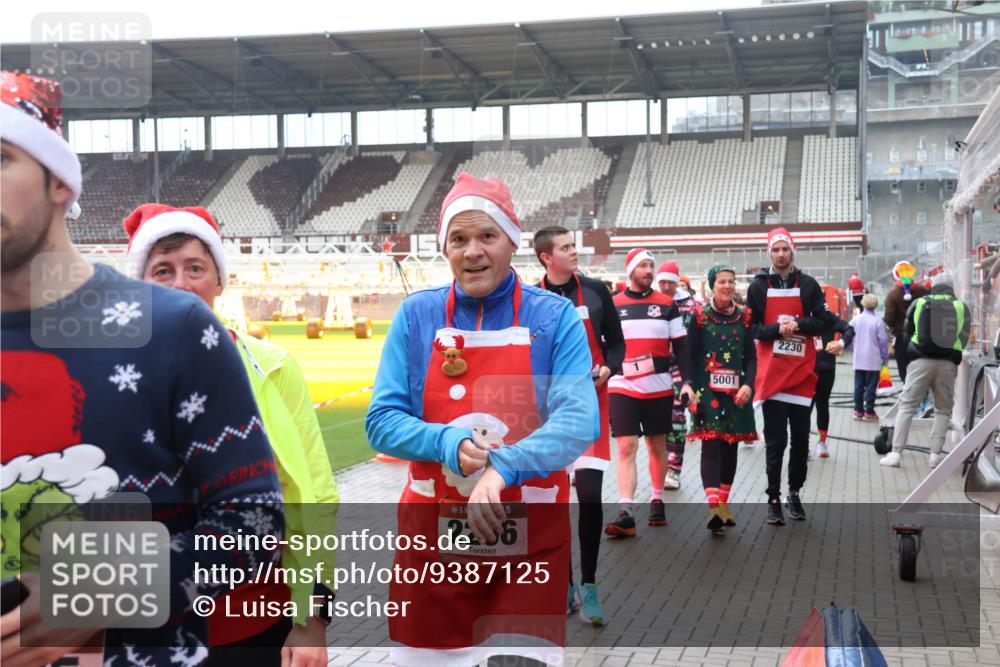 07.12.2025 - St. Pauli X-Mass-Run No. 15 Luisa Fischer http://msf.ph/oto/9387125 07.12.2025 11:43:55 Ziel 15, 26, 5001, 2230, 1, 71, 364, 1713, 2084, 2206, 2208, 2230, 2669, 2971, 3423, 3434, 3447, 3465, 3466, 3467, 3621, 3622, 3623, 3625, 3654, 3676, 3769, 3827, 3917, 4603, 4604, 4817, 4828, 4842, 5001, 5002 meine-sportfotos.de