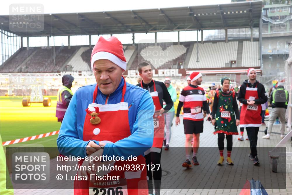 07.12.2025 - St. Pauli X-Mass-Run No. 15 Luisa Fischer http://msf.ph/oto/9387127 07.12.2025 11:43:56 Ziel 15, 2206, 5001, 2230, 1, 71, 364, 1713, 2084, 2206, 2208, 2230, 2586, 2600, 2669, 2971, 3403, 3404, 3423, 3434, 3447, 3465, 3466, 3467, 3621, 3622, 3623, 3625, 3654, 3676, 3769, 3827, 3917, 4603, 4604, 4817, 4828, 4842, 5001, 5002 meine-sportfotos.de