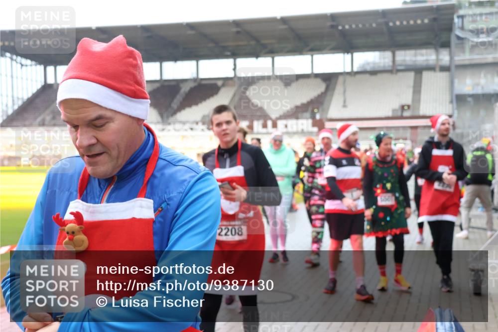 07.12.2025 - St. Pauli X-Mass-Run No. 15 Luisa Fischer http://msf.ph/oto/9387130 07.12.2025 11:43:56 Ziel 2208, 1, 71, 364, 1713, 2084, 2206, 2208, 2230, 2586, 2600, 2669, 2971, 3403, 3404, 3423, 3434, 3447, 3465, 3466, 3467, 3621, 3622, 3623, 3625, 3654, 3676, 3769, 3827, 3917, 4603, 4604, 4817, 4828, 4842, 5001, 5002 meine-sportfotos.de