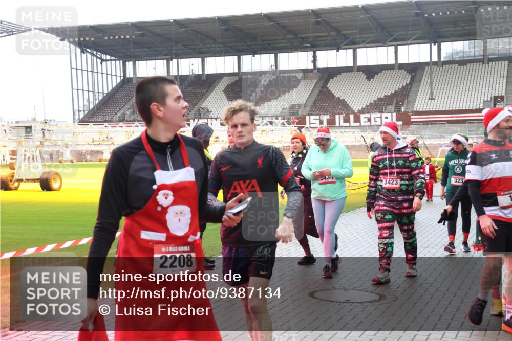 07.12.2025 - St. Pauli X-Mass-Run No. 15 Luisa Fischer http://msf.ph/oto/9387134 07.12.2025 11:43:58 Ziel 2208, 5434, 3423, 323, 73, 1, 71, 364, 1713, 2084, 2116, 2206, 2208, 2230, 2586, 2600, 2669, 2971, 3403, 3404, 3423, 3434, 3447, 3453, 3465, 3466, 3467, 3621, 3622, 3623, 3625, 3654, 3676, 3769, 3827, 3917, 4603, 4604, 4817, 4828, 4842, 5001, 5002 meine-sportfotos.de