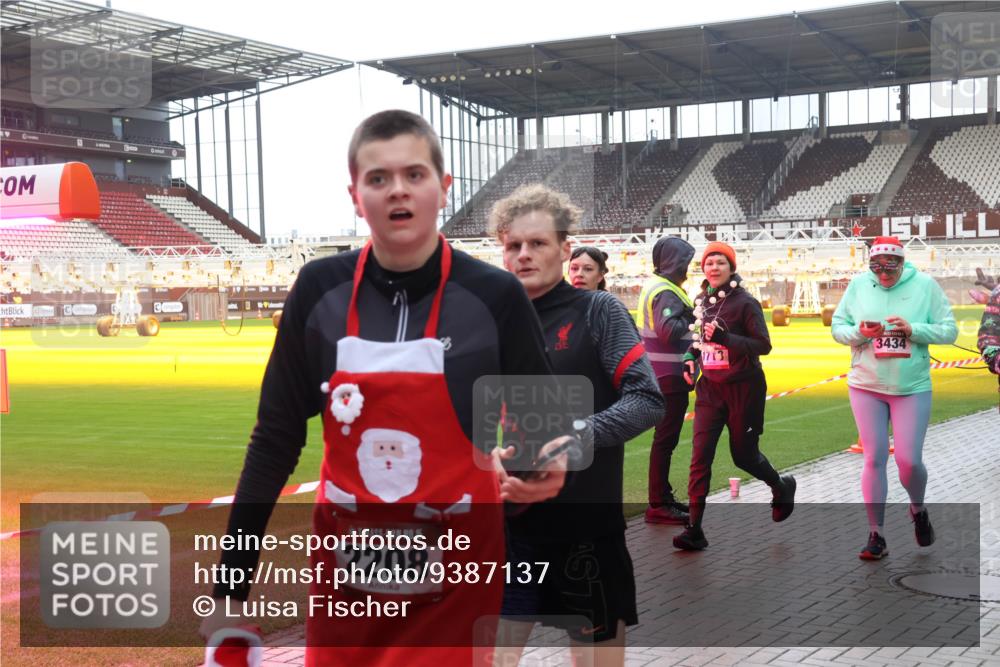 07.12.2025 - St. Pauli X-Mass-Run No. 15 Luisa Fischer http://msf.ph/oto/9387137 07.12.2025 11:43:58 Ziel 15, 2208, 3434, 1, 71, 364, 1713, 2084, 2116, 2206, 2208, 2230, 2586, 2600, 2669, 2971, 3403, 3404, 3423, 3434, 3447, 3453, 3465, 3466, 3467, 3621, 3622, 3623, 3625, 3654, 3676, 3769, 3827, 3917, 4603, 4604, 4817, 4828, 4842, 5001, 5002 meine-sportfotos.de