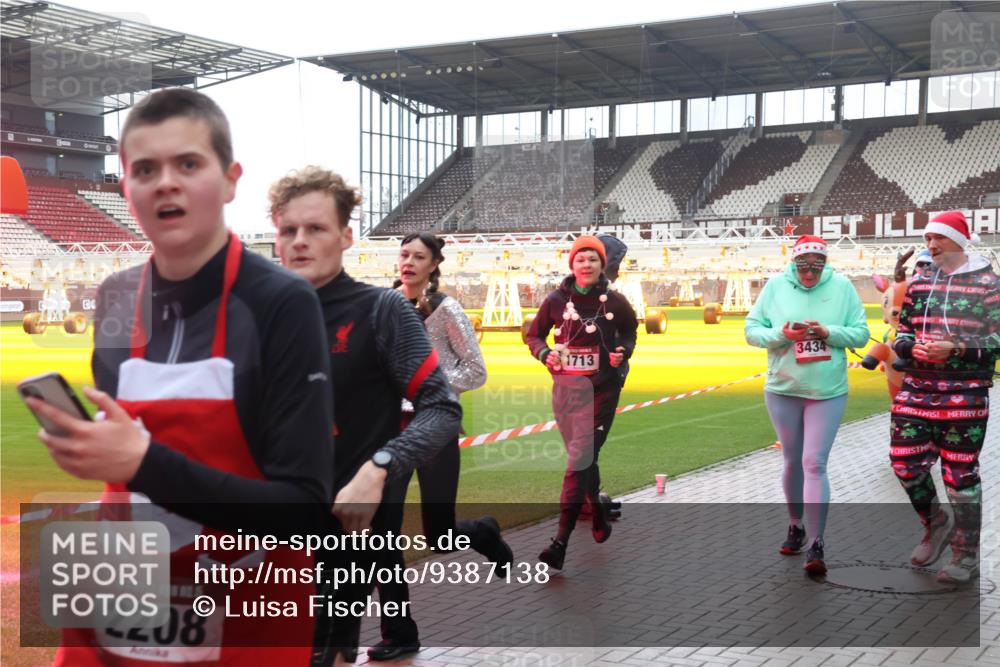 07.12.2025 - St. Pauli X-Mass-Run No. 15 Luisa Fischer http://msf.ph/oto/9387138 07.12.2025 11:43:59 Ziel 2208, 1713, 3434, 1, 71, 364, 1713, 1949, 2084, 2116, 2206, 2208, 2230, 2586, 2600, 2669, 2971, 3403, 3404, 3423, 3434, 3447, 3453, 3465, 3466, 3467, 3621, 3622, 3623, 3625, 3654, 3676, 3769, 3827, 3917, 4603, 4604, 4817, 4828, 4842, 5001, 5002 meine-sportfotos.de