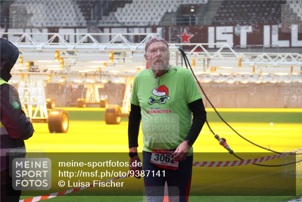 07.12.2025 - St. Pauli X-Mass-Run No. 15 Luisa Fischer http://msf.ph/oto/9387141 07.12.2025 10:22:04 Ziel 3062, 149, 270, 1326, 1407, 2173, 2927, 2944, 2945, 2997, 3062, 3091, 3384, 3540, 3541, 3848, 3849, 3984, 3988, 4117, 4158, 4169, 4170, 4321, 4322, 4323, 4338 meine-sportfotos.de
