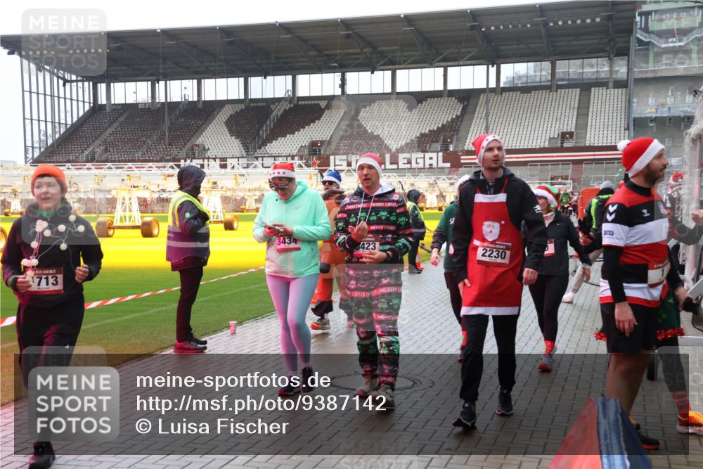 07.12.2025 - St. Pauli X-Mass-Run No. 15 Luisa Fischer http://msf.ph/oto/9387142 07.12.2025 11:44:00 Ziel 713, 3434, 1, 423, 2230, 1, 71, 364, 1713, 1949, 1950, 2084, 2116, 2206, 2208, 2586, 2600, 2669, 2971, 3403, 3404, 3423, 3434, 3447, 3453, 3465, 3466, 3467, 3621, 3622, 3623, 3625, 3654, 3676, 3733, 3735, 3769, 3827, 3917, 4603, 4604, 4817, 4828, 4842, 5001, 5002 meine-sportfotos.de