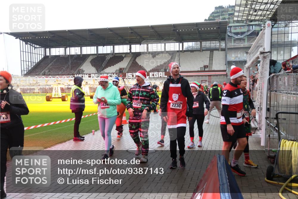 07.12.2025 - St. Pauli X-Mass-Run No. 15 Luisa Fischer http://msf.ph/oto/9387143 07.12.2025 11:44:00 Ziel 3, 1, 3423, 3434, 2230, 20, 001, 1, 71, 364, 1713, 1949, 1950, 2084, 2116, 2206, 2208, 2586, 2600, 2669, 2971, 3403, 3404, 3423, 3434, 3447, 3453, 3465, 3466, 3467, 3621, 3622, 3623, 3625, 3654, 3676, 3733, 3735, 3769, 3827, 3917, 4603, 4604, 4817, 4828, 4842, 5001, 5002 meine-sportfotos.de