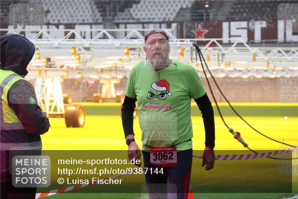 07.12.2025 - St. Pauli X-Mass-Run No. 15 Luisa Fischer http://msf.ph/oto/9387144 07.12.2025 10:22:04 Ziel 15, 3062, 149, 270, 1326, 1407, 2173, 2927, 2944, 2945, 2997, 3062, 3091, 3384, 3540, 3541, 3848, 3849, 3984, 3988, 4117, 4158, 4169, 4170, 4321, 4322, 4323, 4338 meine-sportfotos.de