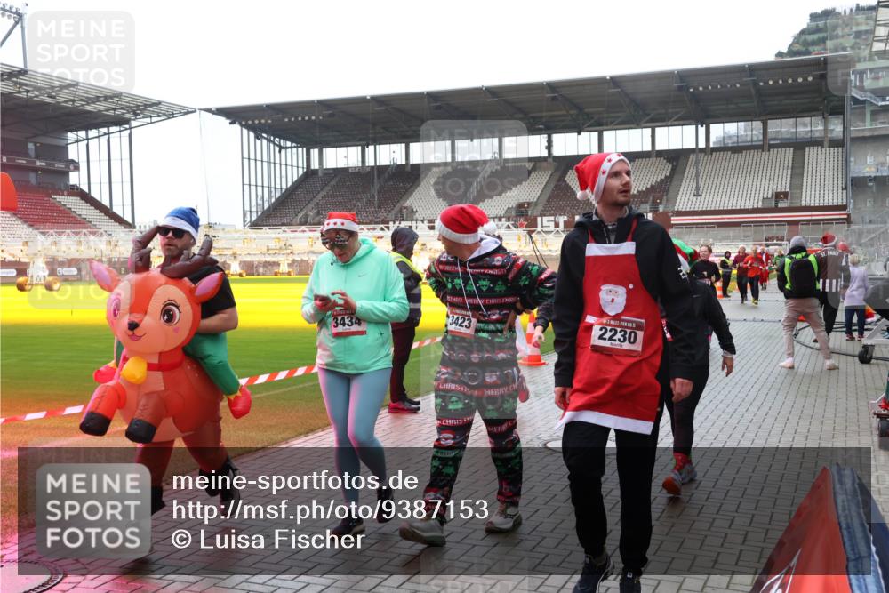 07.12.2025 - St. Pauli X-Mass-Run No. 15 Luisa Fischer http://msf.ph/oto/9387153 07.12.2025 11:44:02 Ziel 3434, 3423, 15, 2230, 1, 71, 364, 1713, 1949, 1950, 2084, 2116, 2206, 2208, 2441, 2586, 2600, 2669, 2971, 3403, 3404, 3423, 3434, 3447, 3453, 3465, 3466, 3467, 3621, 3622, 3623, 3625, 3654, 3676, 3733, 3735, 3769, 3827, 3882, 3884, 3917, 4603, 4604, 4817, 4828, 4842, 5001, 5002 meine-sportfotos.de