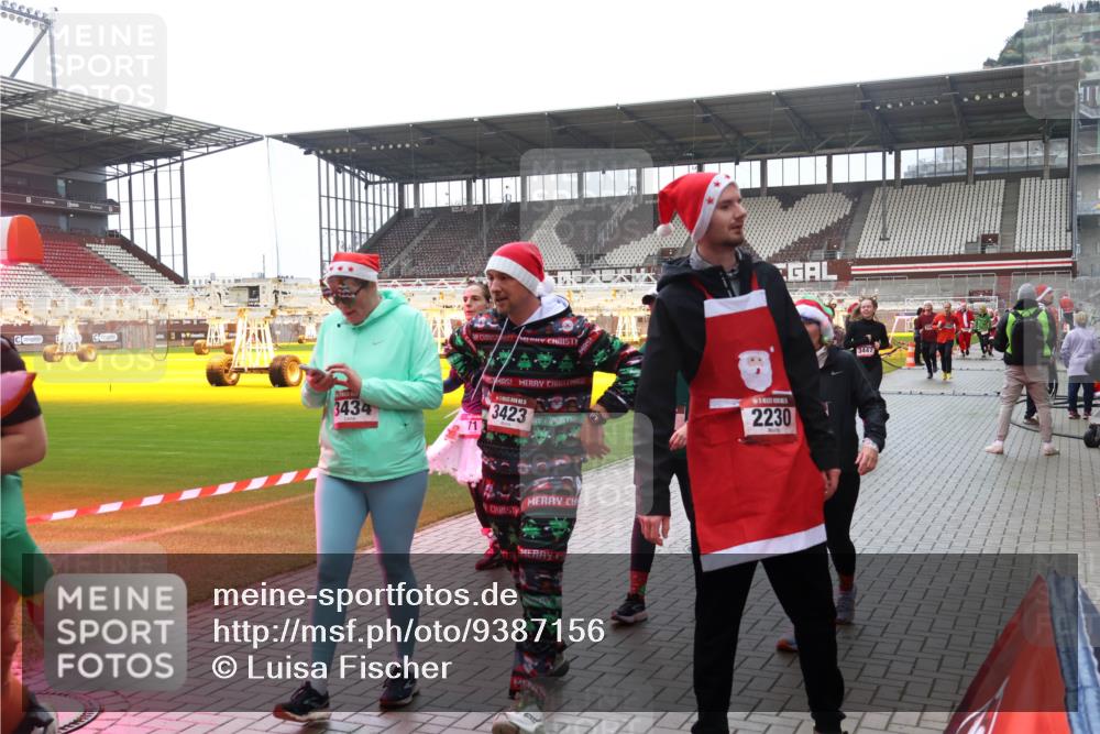 07.12.2025 - St. Pauli X-Mass-Run No. 15 Luisa Fischer http://msf.ph/oto/9387156 07.12.2025 11:44:02 Ziel 3434, 3423, 2230, 3447, 1, 71, 364, 1713, 1949, 1950, 2084, 2116, 2206, 2208, 2441, 2586, 2600, 2669, 2971, 3403, 3404, 3423, 3434, 3447, 3453, 3465, 3466, 3467, 3621, 3622, 3623, 3625, 3654, 3676, 3733, 3735, 3769, 3827, 3882, 3884, 3917, 4603, 4604, 4817, 4828, 4842, 5001, 5002 meine-sportfotos.de