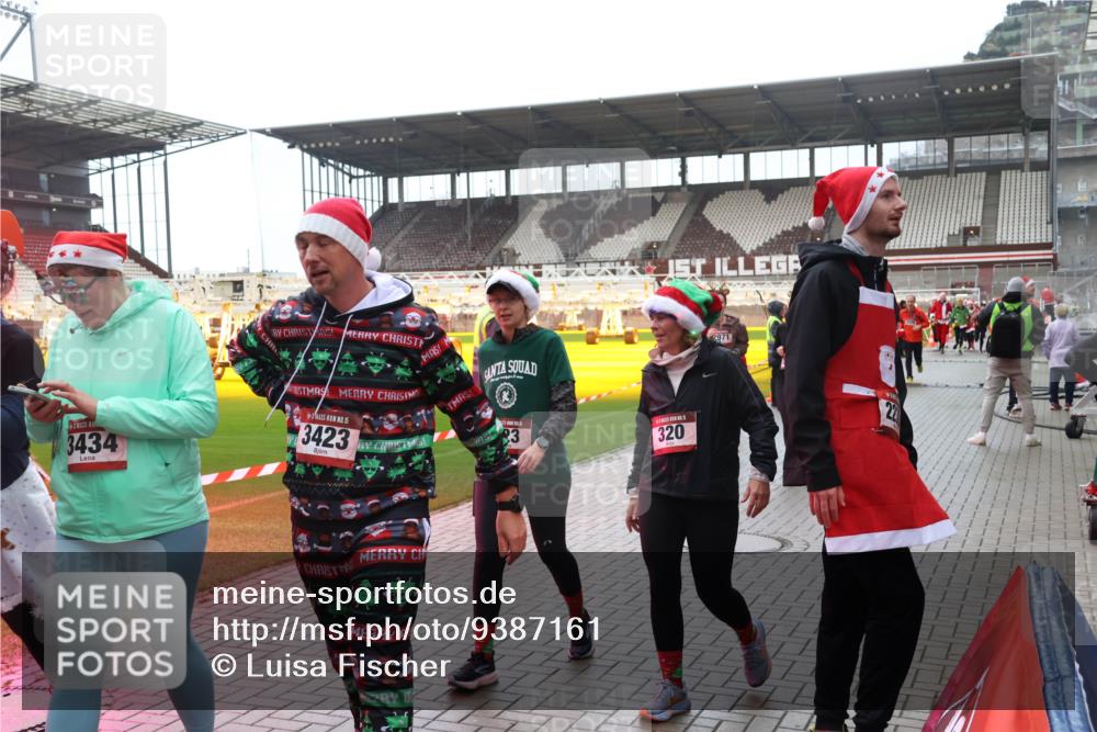 07.12.2025 - St. Pauli X-Mass-Run No. 15 Luisa Fischer http://msf.ph/oto/9387161 07.12.2025 11:44:03 Ziel 333, 3434, 15, 3423, 23, 320, 2971, 1, 71, 364, 1713, 1949, 1950, 2084, 2116, 2206, 2208, 2441, 2586, 2600, 2669, 2971, 3403, 3404, 3423, 3434, 3447, 3453, 3465, 3466, 3467, 3621, 3622, 3623, 3625, 3654, 3676, 3733, 3735, 3769, 3827, 3882, 3884, 3917, 4603, 4604, 4817, 4828, 4842, 5001, 5002 meine-sportfotos.de