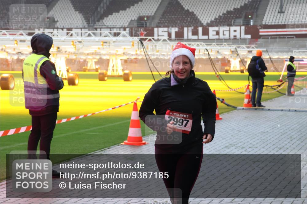 07.12.2025 - St. Pauli X-Mass-Run No. 15 Luisa Fischer http://msf.ph/oto/9387185 07.12.2025 10:22:13 Ziel 15, 2997, 149, 270, 1326, 1488, 2927, 2944, 2945, 2997, 3062, 3091, 3384, 3540, 3541, 3848, 3988, 3999, 4000, 4117, 4158, 4169, 4170, 4321, 4322, 4323, 4415 meine-sportfotos.de