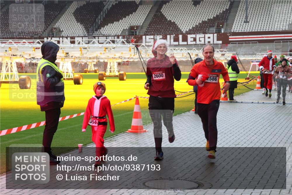 07.12.2025 - St. Pauli X-Mass-Run No. 15 Luisa Fischer http://msf.ph/oto/9387193 07.12.2025 11:44:08 Ziel 54, 2600, 2586, 244, 71, 364, 1713, 1949, 1950, 2084, 2116, 2206, 2208, 2441, 2586, 2600, 2971, 3403, 3404, 3423, 3434, 3447, 3453, 3465, 3466, 3467, 3654, 3676, 3733, 3735, 3769, 3882, 3884, 3917, 3927, 3929, 4603, 4604, 4817, 4828, 4842 meine-sportfotos.de