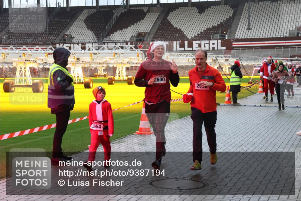 07.12.2025 - St. Pauli X-Mass-Run No. 15 Luisa Fischer http://msf.ph/oto/9387194 07.12.2025 11:44:08 Ziel 3654, 2600, 346644, 71, 364, 1713, 1949, 1950, 2084, 2116, 2206, 2208, 2441, 2586, 2600, 2971, 3403, 3404, 3423, 3434, 3447, 3453, 3465, 3466, 3467, 3654, 3676, 3733, 3735, 3769, 3882, 3884, 3917, 3927, 3929, 4603, 4604, 4817, 4828, 4842 meine-sportfotos.de