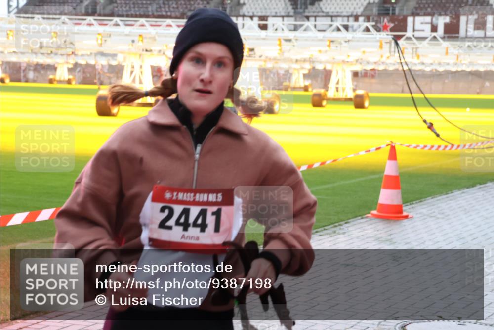 07.12.2025 - St. Pauli X-Mass-Run No. 15 Luisa Fischer http://msf.ph/oto/9387198 07.12.2025 11:44:13 Ziel 5, 2441, 71, 364, 999, 1713, 1949, 1950, 2084, 2116, 2206, 2208, 2434, 2441, 2586, 2600, 2971, 3403, 3404, 3423, 3434, 3447, 3453, 3465, 3466, 3467, 3654, 3733, 3735, 3769, 3882, 3884, 3917, 3927, 3928, 3929, 4603 meine-sportfotos.de