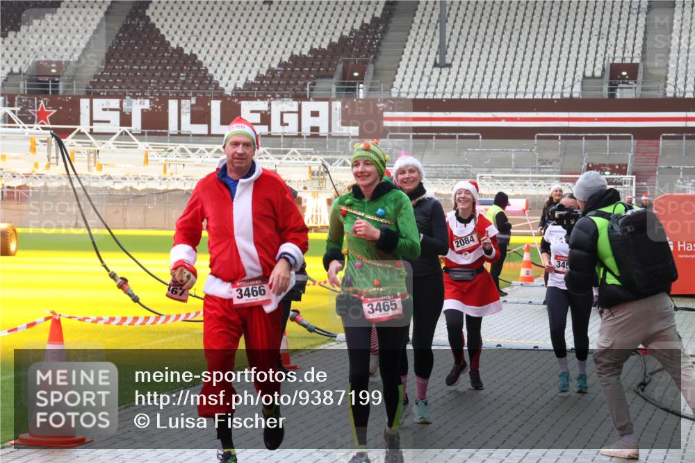 07.12.2025 - St. Pauli X-Mass-Run No. 15 Luisa Fischer http://msf.ph/oto/9387199 07.12.2025 11:44:14 Ziel 3466, 3465, 2084, 345, 71, 364, 999, 1713, 1949, 1950, 2084, 2116, 2206, 2208, 2434, 2441, 2586, 2600, 2971, 3403, 3404, 3423, 3434, 3447, 3453, 3465, 3466, 3467, 3654, 3733, 3735, 3769, 3882, 3884, 3917, 3927, 3928, 3929, 4603 meine-sportfotos.de
